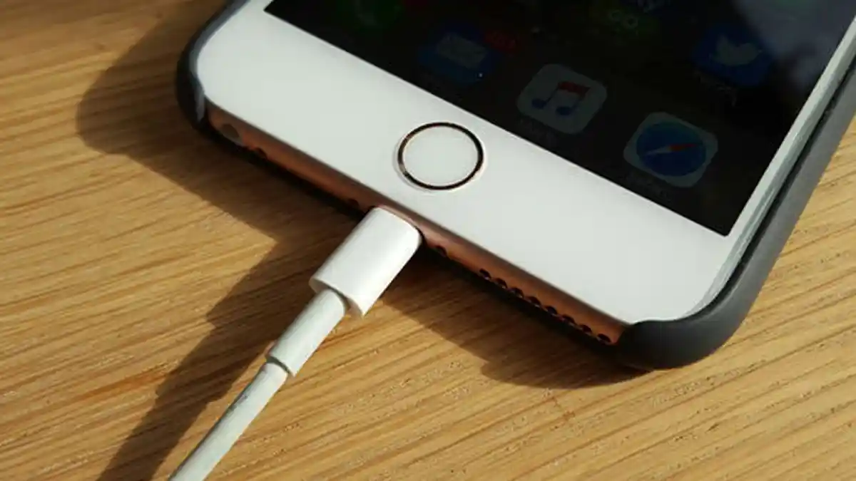 9 Tips Aman Mengisi Daya dan Merawat Baterai Smartphone Agar Awet dan Tak Gampang Boros