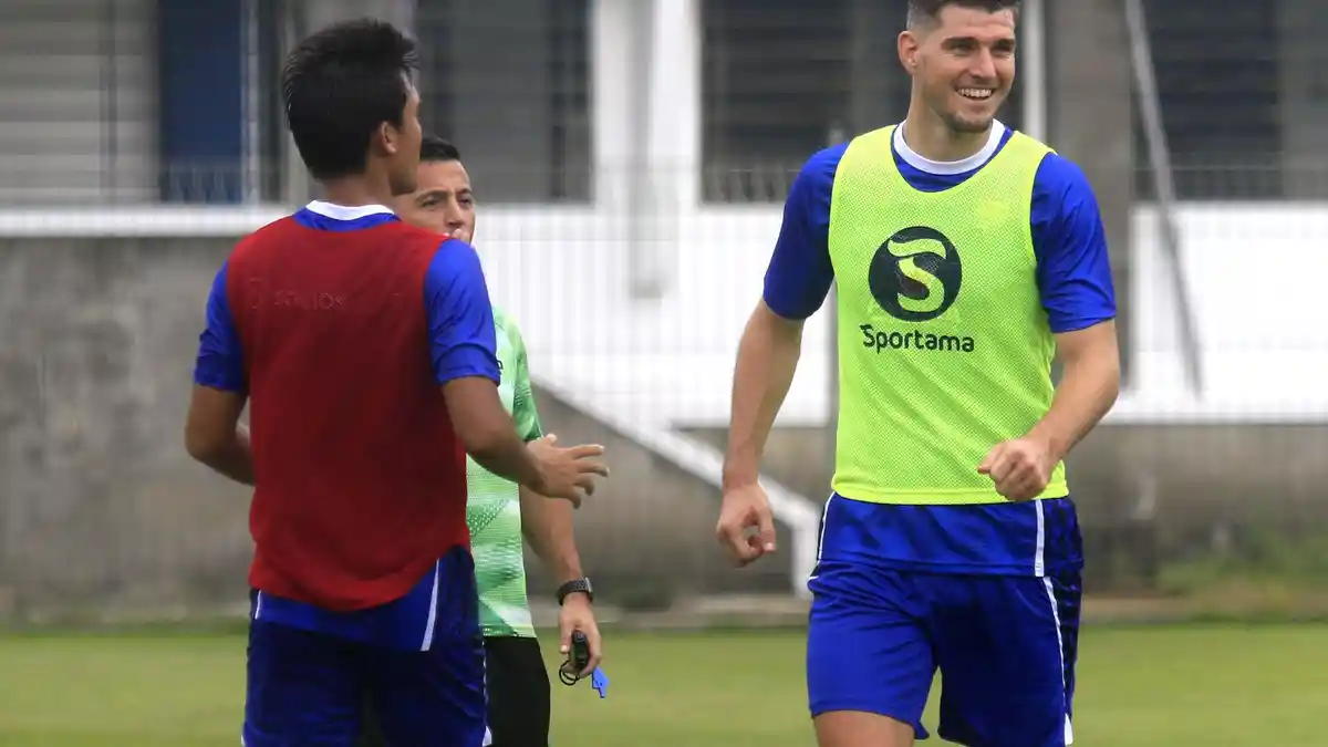 Nick Kuipers Ungkap Tantangan Besar Persib Bandung Hadapi Musim Ini, Sebut Beban Juara