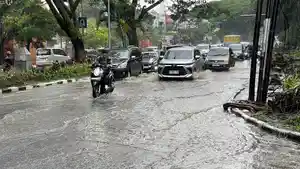 Kondisi-banjir-di-Jalan-Soekarno-Hatta-Kecamatan-Lowokwaru-Kota-Malang.jpg