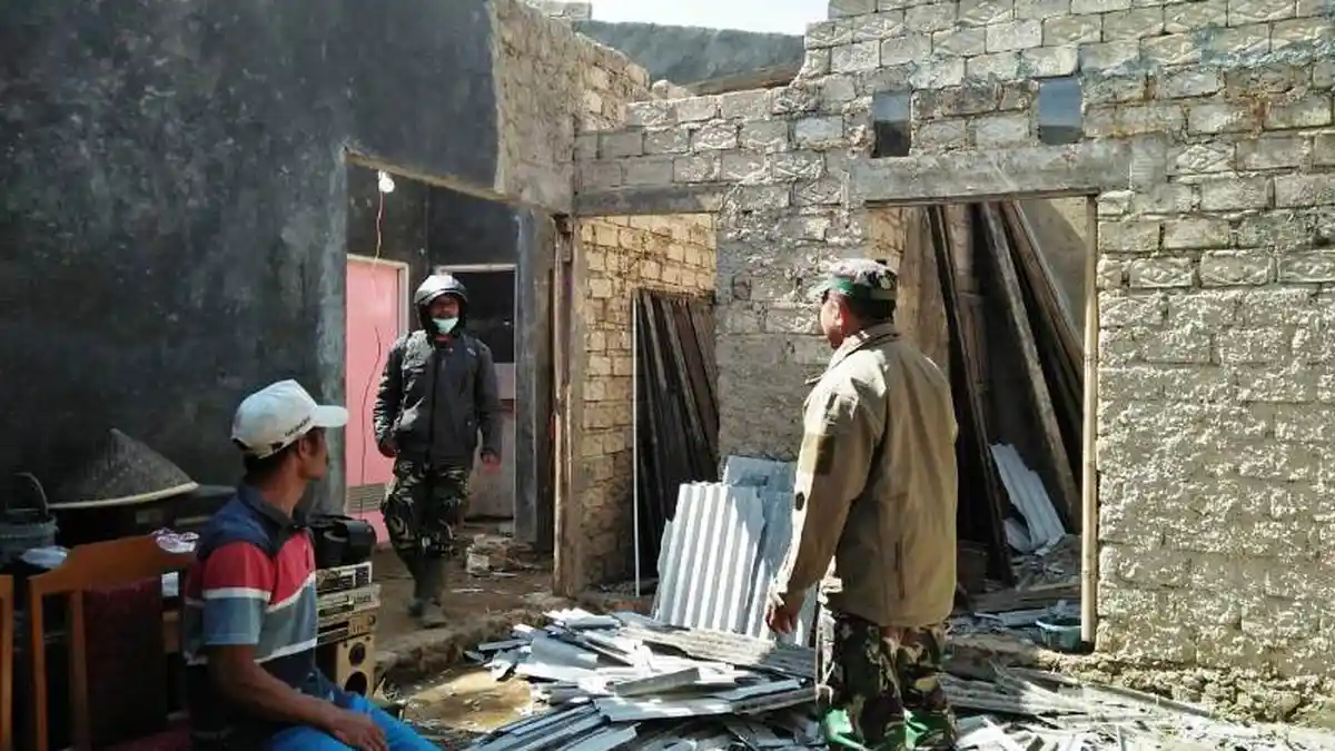 Puluhan Rumah Rusak Diterjang Puting Beliung di Sirampog Brebes