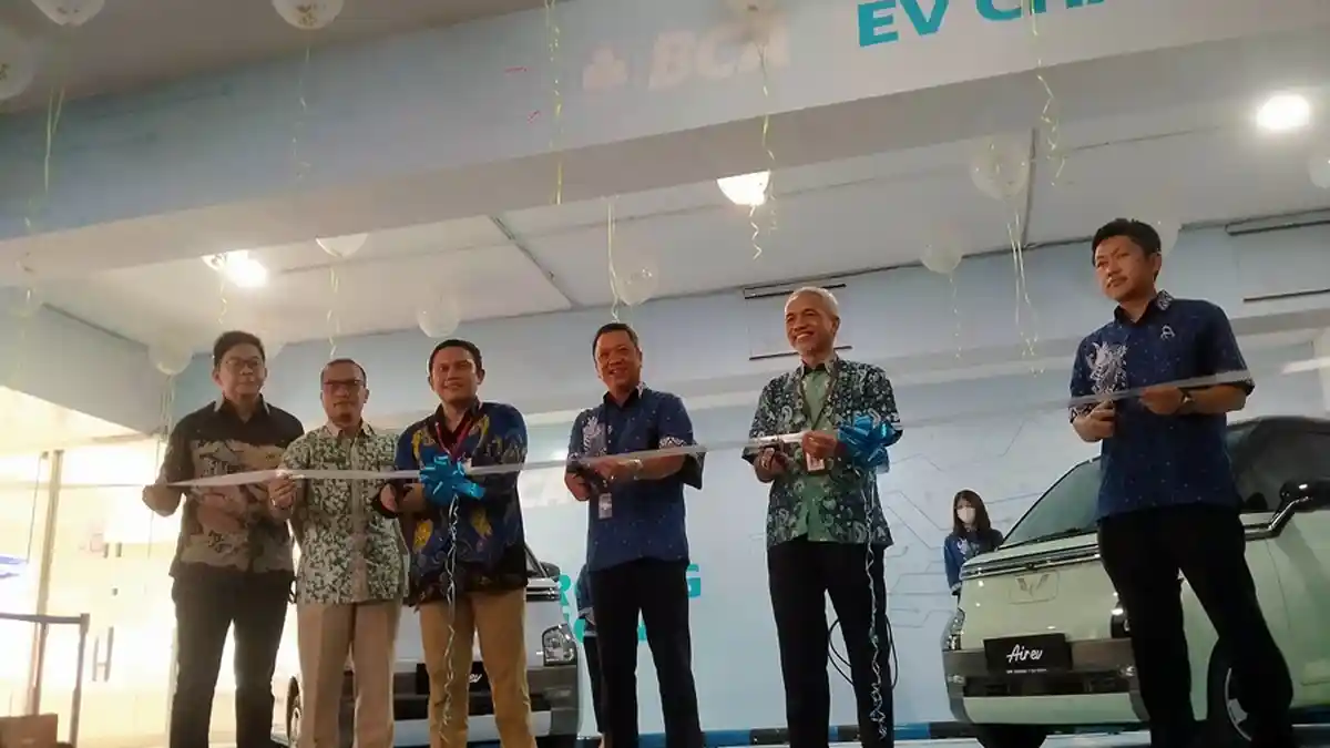Photo inspiration: 12 Million Full Fasilitas Reference: Bca Kcu Pemuda Semarang Sediakan Fasilitas Pengisian Daya Mobil Listrik