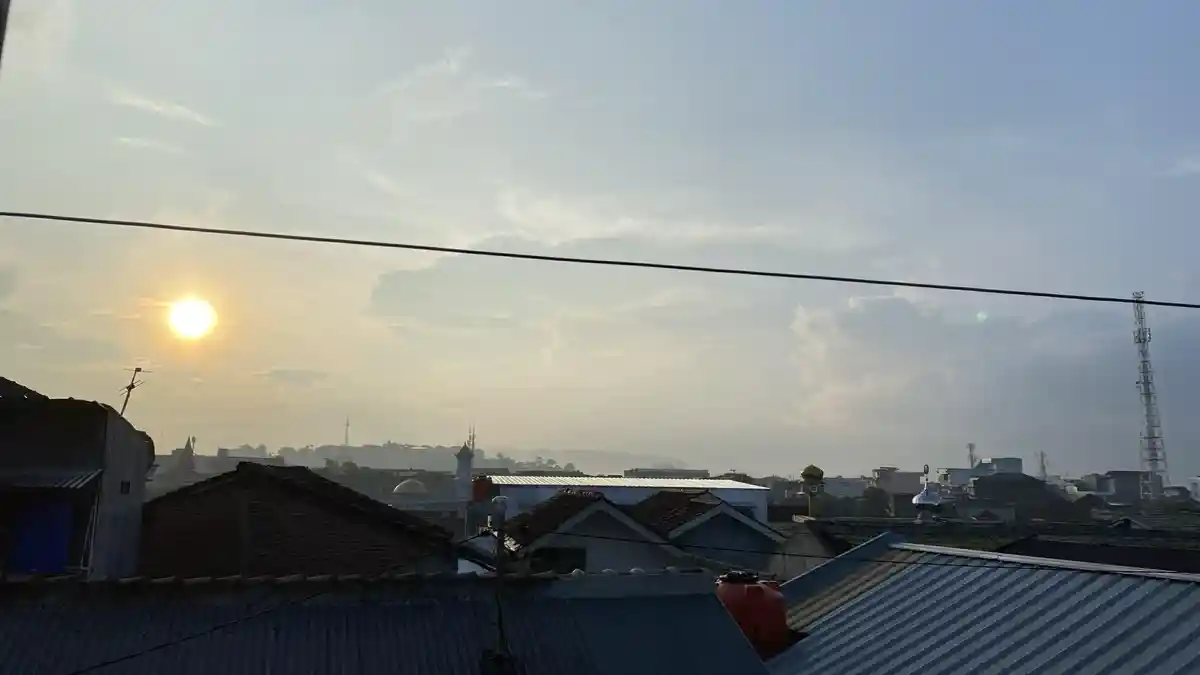 Prakiraan Cuaca Lampung Minggu 26 April 2026, Waspada Hujan Siang dan Sore