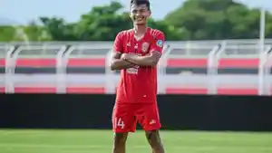 Pemain-muda-Malut-United-Riki-Togubu-ke-FC-Bekasi-City.jpg