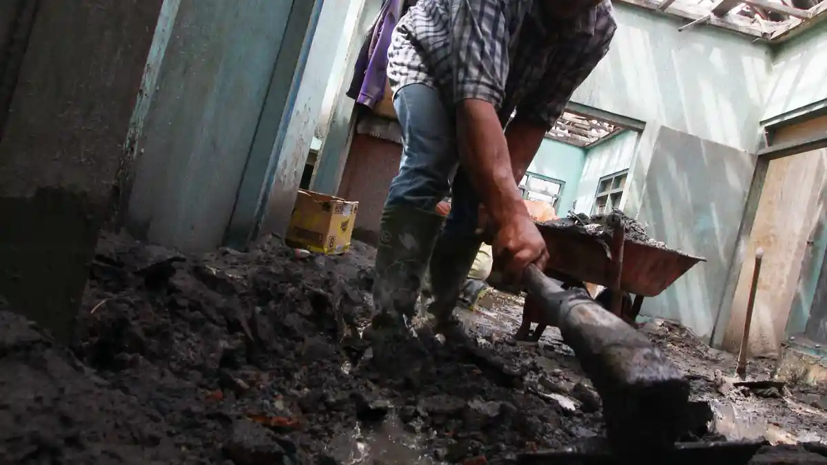 Batuan Vulkanik Hancurkan Rumah Warga Desa Pandansari