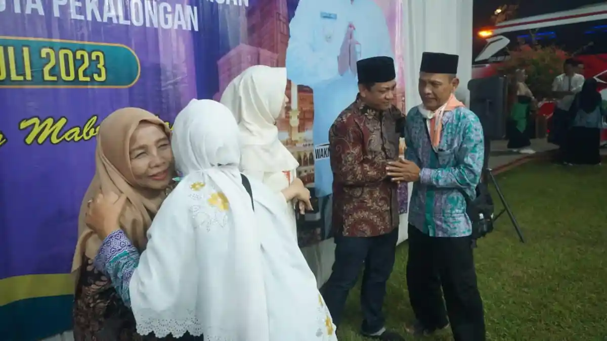 Tangis Haru Keluarga Sambut Kepulangan Jemaah Haji Kota Pekalongan