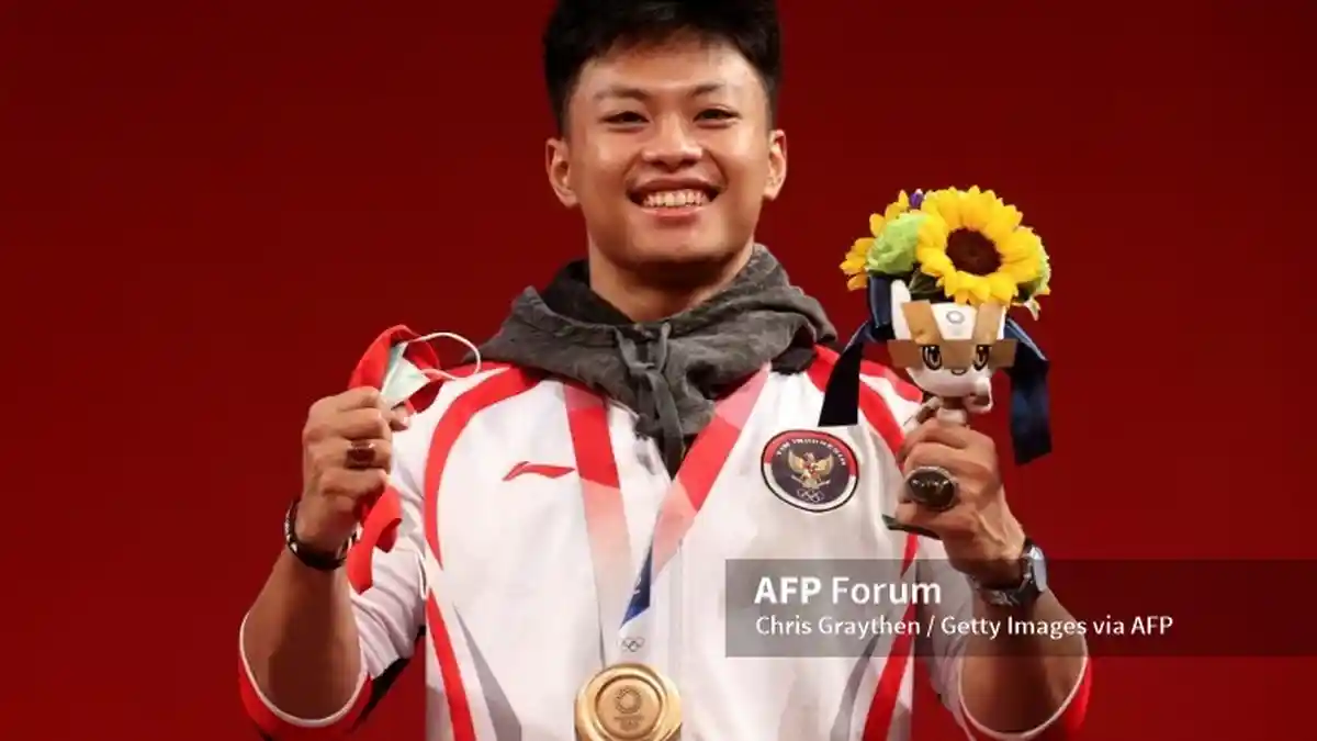 Angkat Besi Kembali Sumbang Medali, Rahmat Erwin Abdullah Rebut Medali Perunggu Olimpiade Tokyo 2020