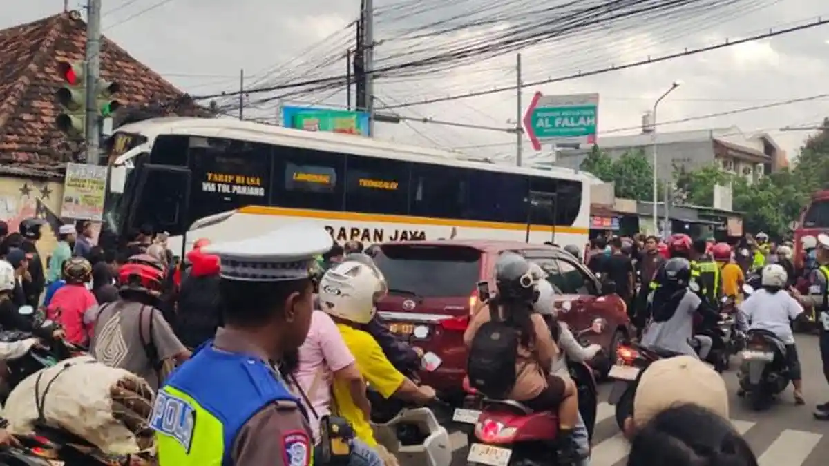 Tabrak 7 Kendaraan di Simpang Muning Kediri, Sopir Bus Harapan Jaya Jadi Tersangka