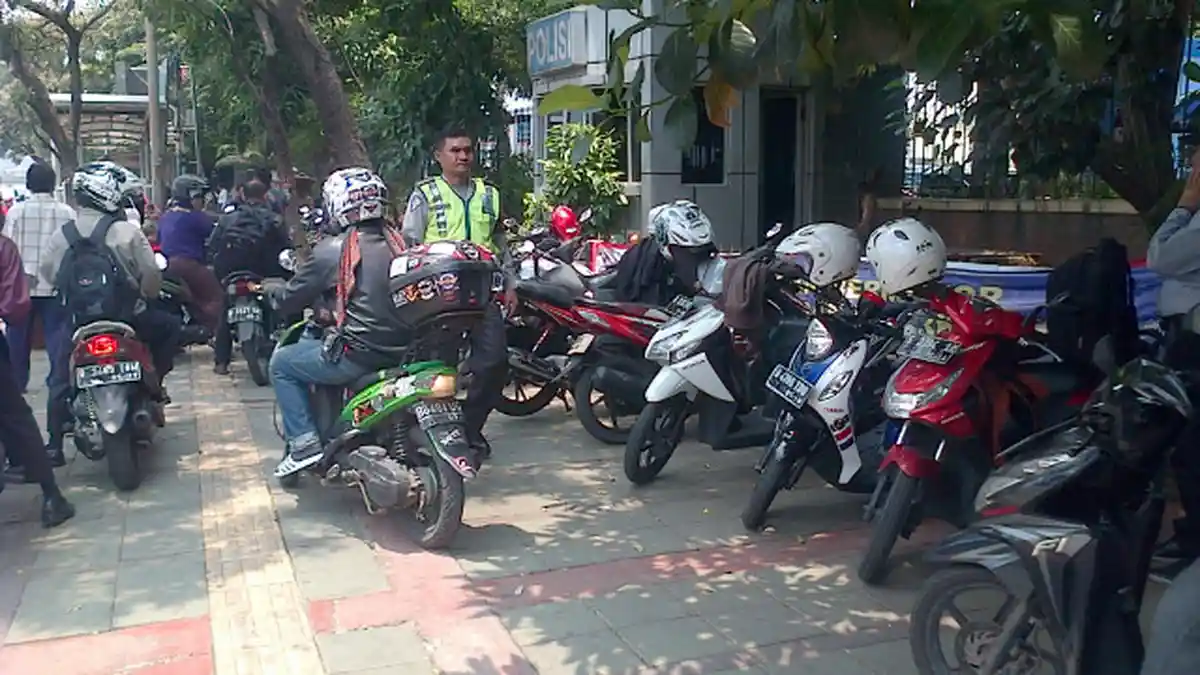 Tarif Parkir Kendaraan di Surabaya Dinilai Belum Adil