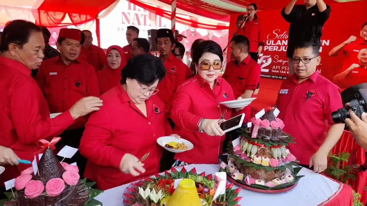 Potong Kue, Tumpeng Hingga Dengar Pidato Politik Megawati, Perayaan HUT ke 52 PDIP di DPD PDIP Sulut
