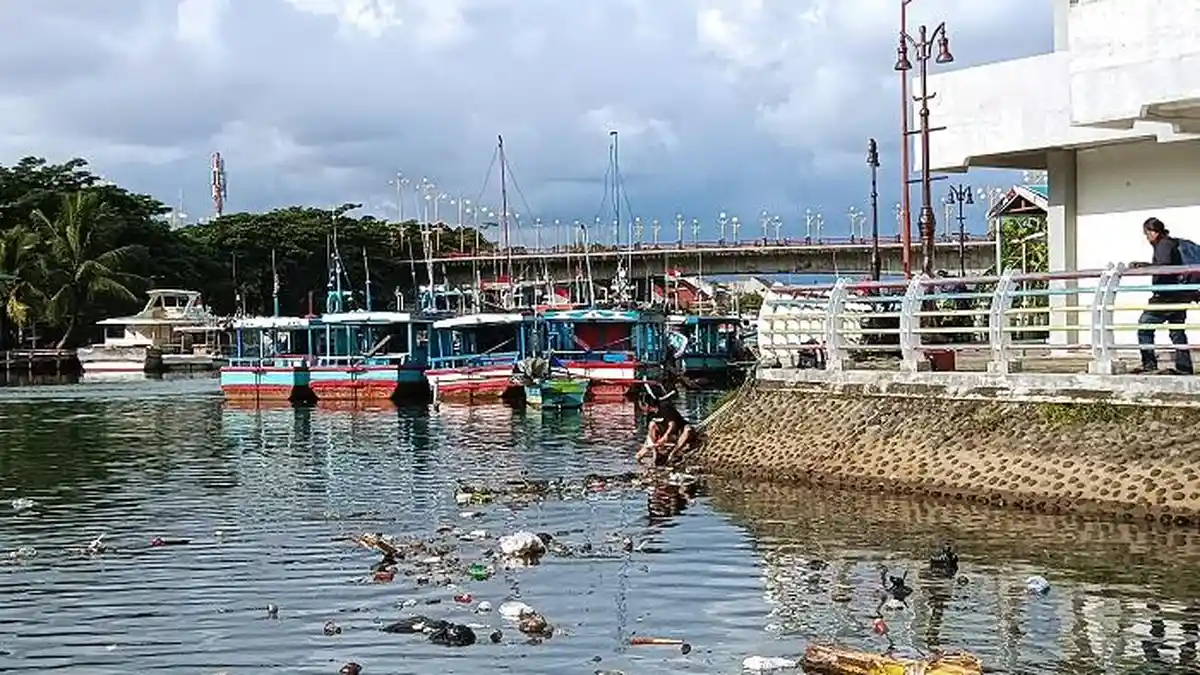 FOTO: Ketika Sungai Batang Arau Padang Tercemar Mikroplastik - foto2.jpg
