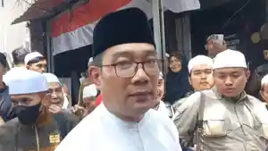 Ridwan-Kamil-diteriaki-warga-saat-menyambangi-Makam-Mbah-Priok-di-Jakarta-Utara.jpg