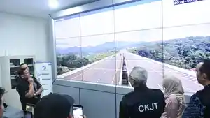 Bupati-Sumedang-Dony-Ahmad-Munir-saat-berkunjung-ke-kantor-Citra-Karya-Jabar-Tol-CKJT.jpg