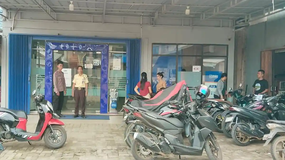 Polisi di Sengah Temila Ingatkan Satpam Bank Waspadai Modus Menabung Palsu