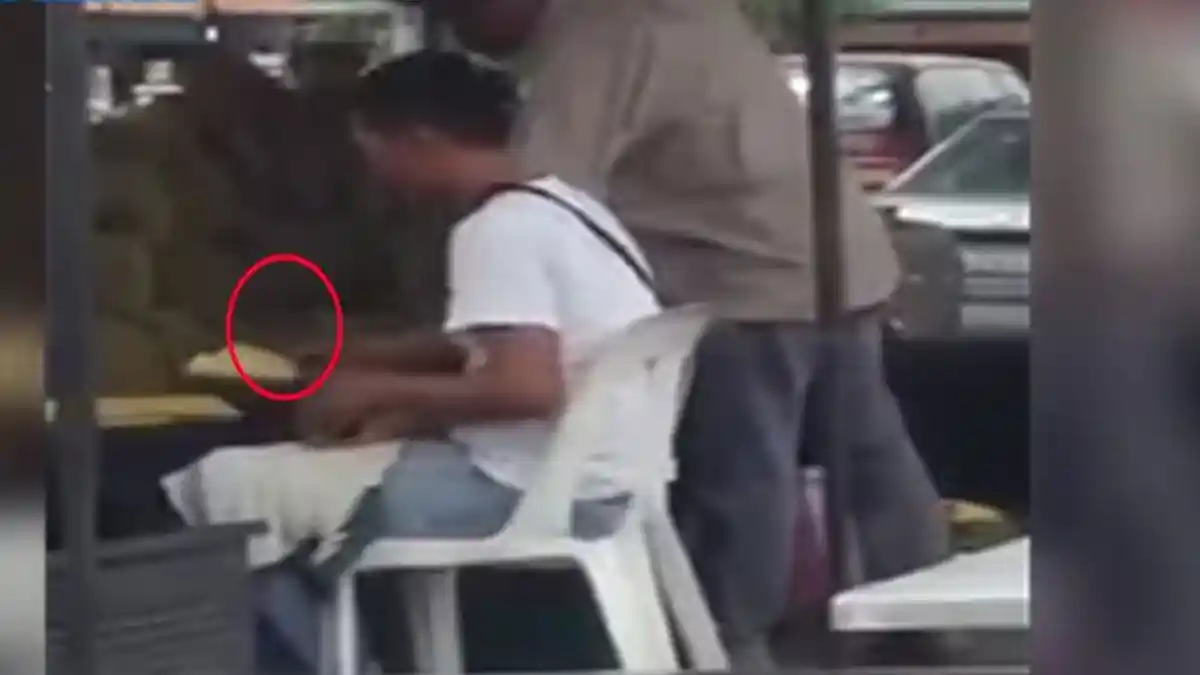 Waspada Beli Durian yang Sudah Rapi Dibungkus Plastik, Pedagang Ini Lakukan Hal Jorok Saat Mengemas!