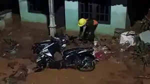 banjir-bandang-di-wangandowo-pekalongan-rabu-1332024-malam.jpg