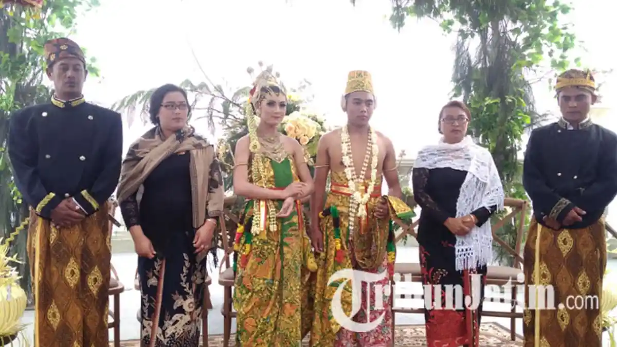 Inilah Empat Upacara dalam Prosesi Pernikahan SukuTengger, Mulai Temu Manten Hingga Walagara