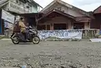 Jalan-Raya-Ciherang-Kecamatan-Dramaga-Kabupaten-Bogor-rusak-parah-Minggu-2452026.jpg