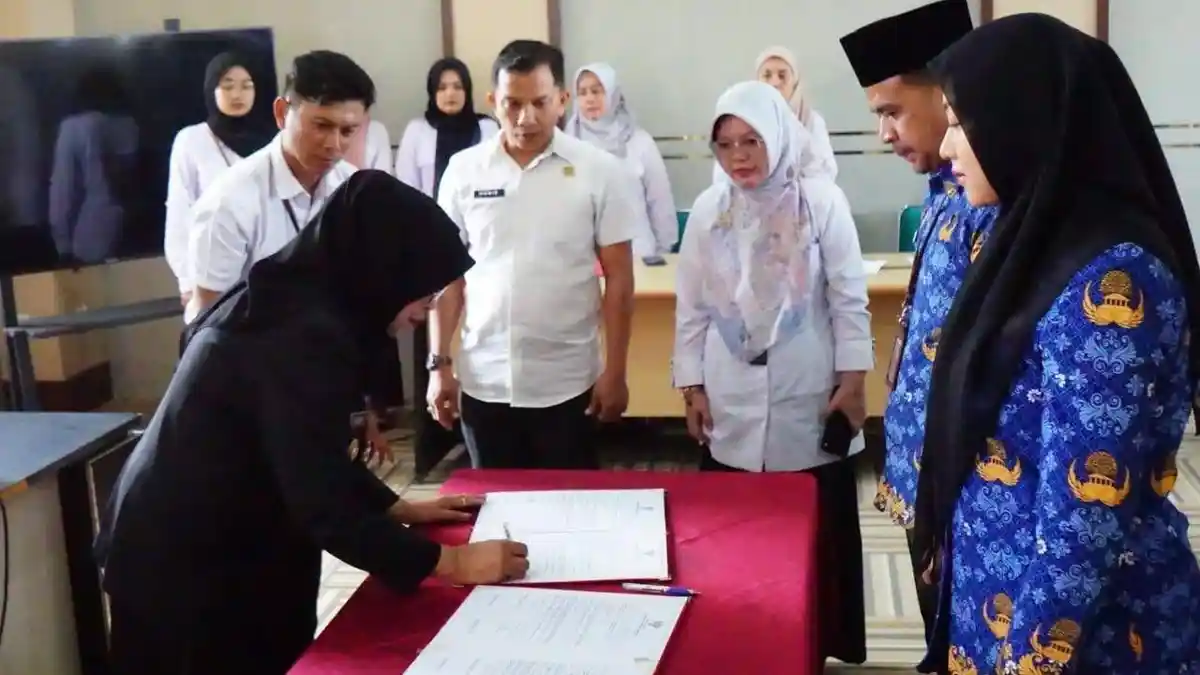 Wabup Leli Arni Lantik 46 Pejabat Baru Dharmasraya, Ingatkan Pemimpin Beri Teladan Bukan Perintah