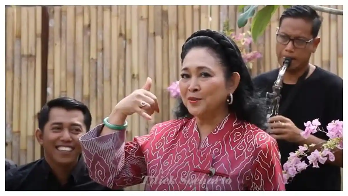 Gaya Titiek Soeharto Cover Lagu 'Ayang', Kolom Komentar Ramai Digoda Netizen: Pak Prabowo Kode Nih