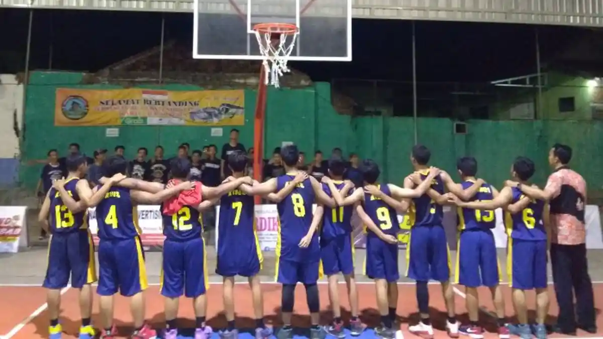 Bermodal Alat Musik Hasil Urunan dan Uang Menang Lomba, Suporter Bola Basket SMA Ini Tampil Total