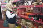 Tim-Inspeksi-BBPOM-Aceh-melakukan-pengecekan-produk-yang-kadaluarsa-di-Aceh-Besar.jpg