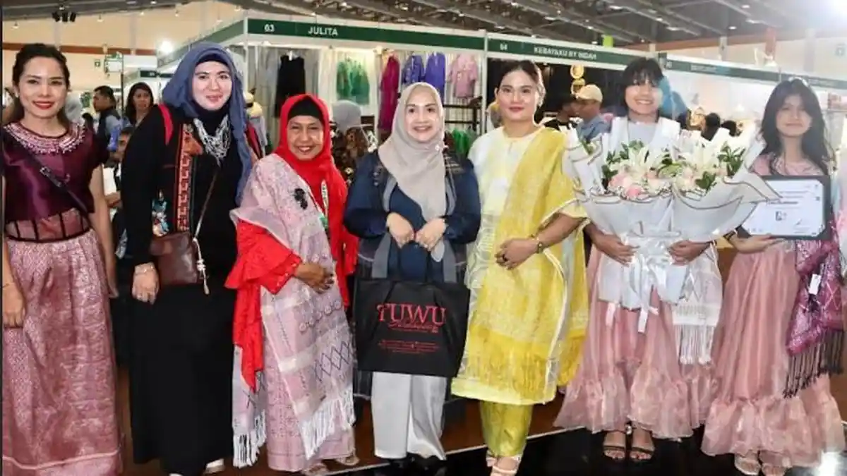 Fashion Show Tuwu Nukhada di Inacraft, Pj Gubernur Sumut Kenalkan Tenun Nias ke Dunia