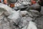 Tumpukan Sampah di Kali Cideng