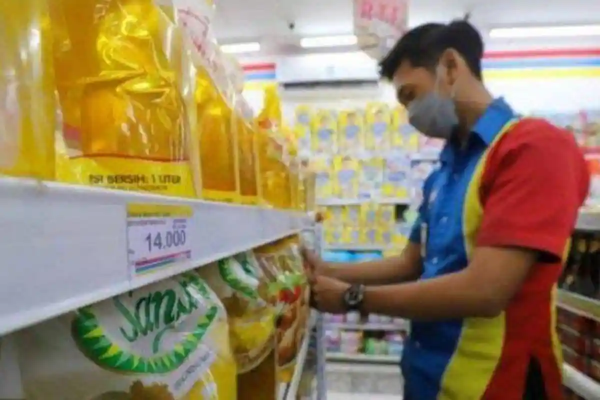 PROMO JSM Minyak Goreng di Indomaret & Alfamart 18 November 2022: Diskon! Camar, Sovia 2L Rp32.900