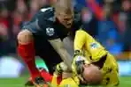 Pepe Reina dihantam Kagawa