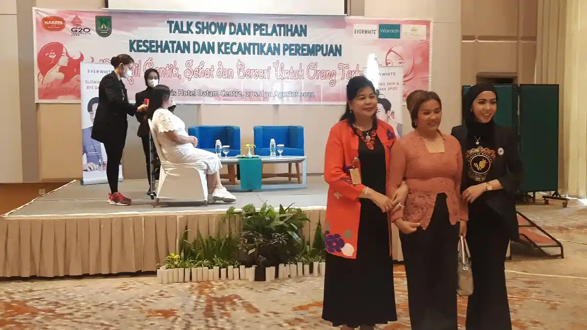 Rubina Situmorang Datangkan Pakar Kecantikan dan Kesehatan Latih 60 Wanita Batam
