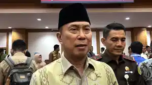 Gubernur-Sulawesi-Tenggara-Andi-Sumangerukka-diwawancara-usai-rapat-koordinasi-berantas-korupsi.jpg