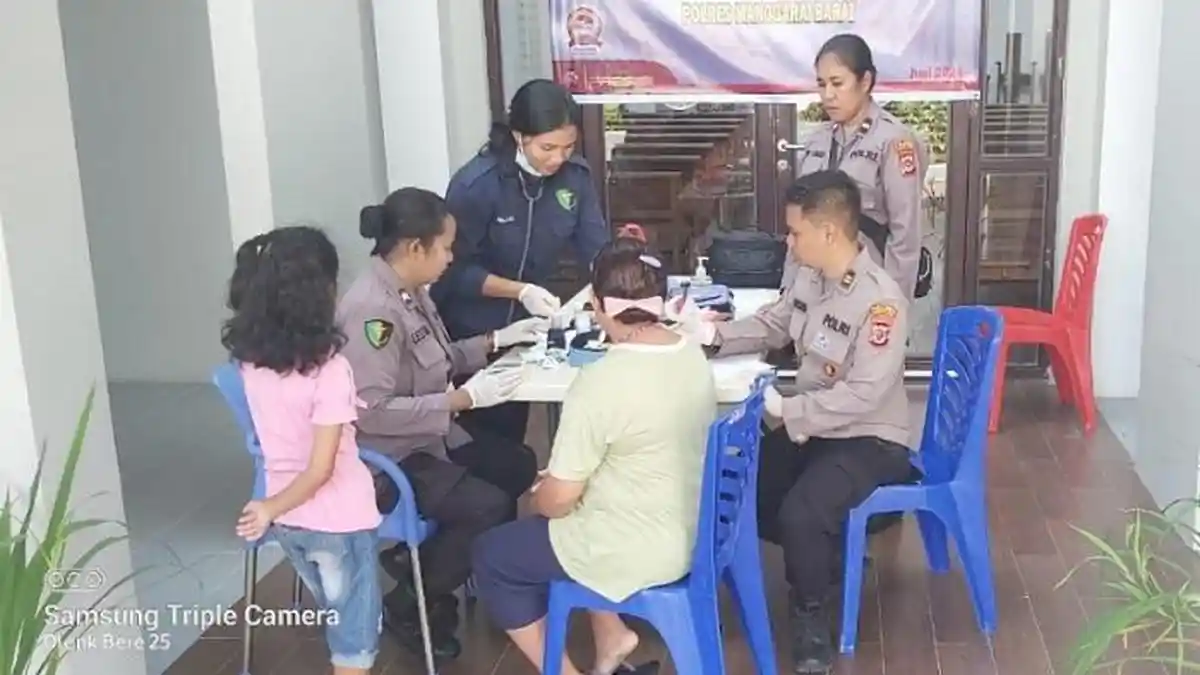 Polres Manggarai Barat Beri Pengobatan Gratis Bagi ODGJ-Lansia di Labuan Bajo