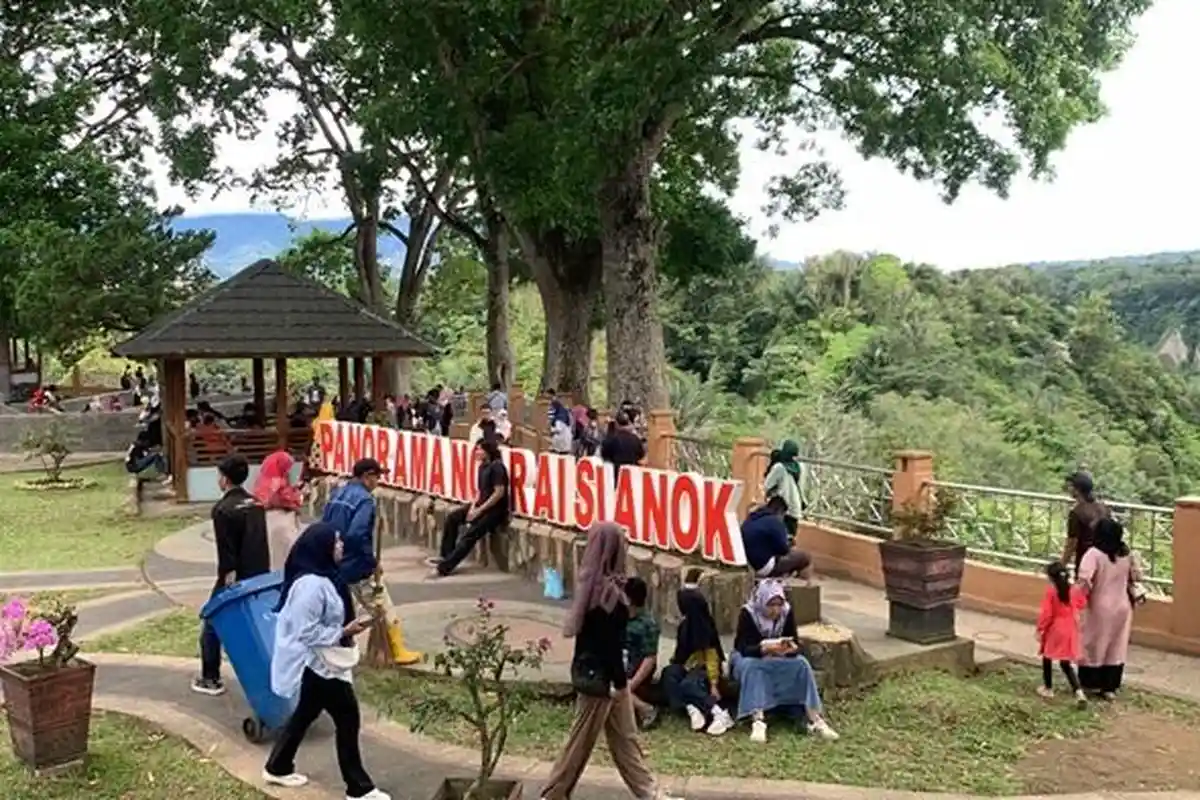 Objek Wisata di Bukittinggi Gratis, Ribuan Pengunjung Tumpah Ruah