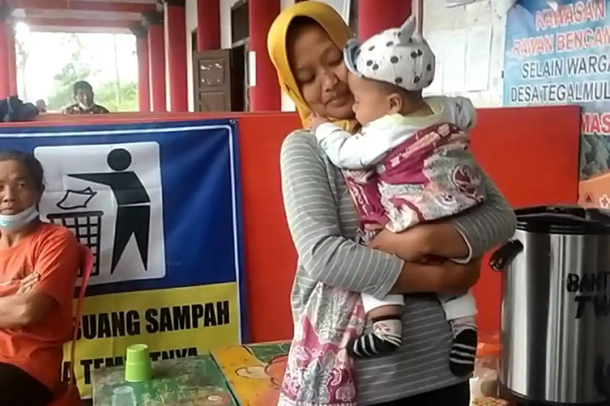 Meski Merapi Erupsi Dahsyat, Masih Ada yang Ogah Mengungsi : Alasan Jaga Harta dan Benda di Rumah