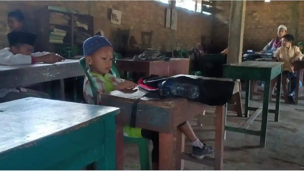 Kondisi Memprihatinkan SD Muhammadiyah 4 Palembang, Siswa Kelas 1-6 Gabung Satu Ruangan