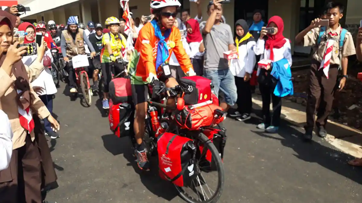 Bersepeda Keliling Indonesia Selama 700 Hari, Mahir Bawa Misi Ini