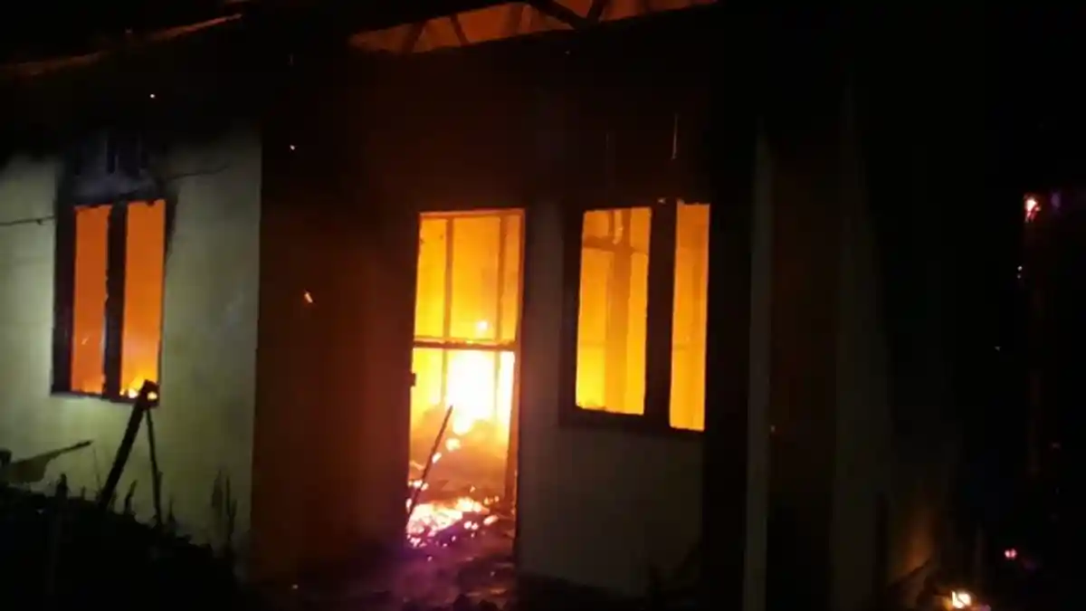 Rumah Nelayan di Simpang Mamplam Terbakar, Api Muncul dari Dapur