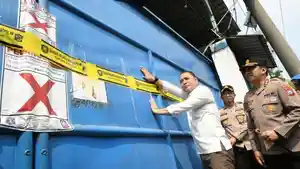 Wali-Kota-Surabaya-Eri-Cahyadi-Segel-UD-Sentoso-Seal-Dosa-Baru-Jan-Hwa-Diana-Gudang-Tak-Punya-TDG.jpg