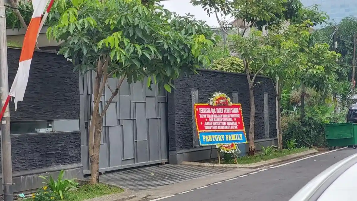 Ada Kurir Datang, Ini Kondisi Terkini Rumah Ferdy Sambo Saat Putri Candrawathi Diperiksa Polisi