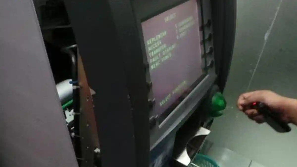 Waspada Buang Struk ATM, 2 Pria Ini Kuras Rp 300 Juta dari ATM, Modusnya Palsukan Dokumen dari Struk