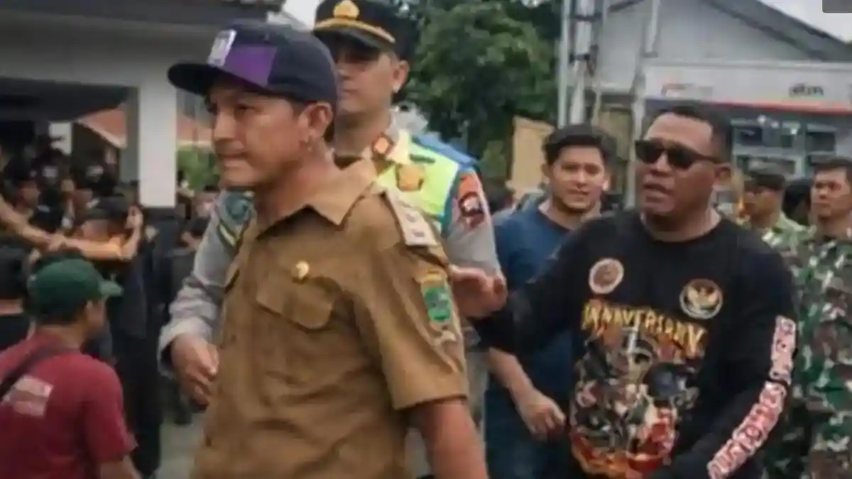 SUDAH Dikeroyok, Kades Hoho Alkaf Kini Dilaporkan ke Polisi, Dituntut Seleksi Ulang Perangkat Desa