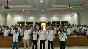 Sekretaris-Daerah-Bondowoso-Fathur-Rozi-tengah.jpg