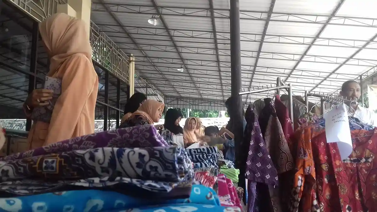 Pasar Murah UNS Diserbu Masyarakat, Enam Kuintal Beras Ludes dalam Waktu Singkat