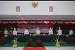 bupati-dan-wakil-bupati-serta-pimpinan-dprd-mengenakan-pakaian-adat-pada-rapat-paripurna.jpg