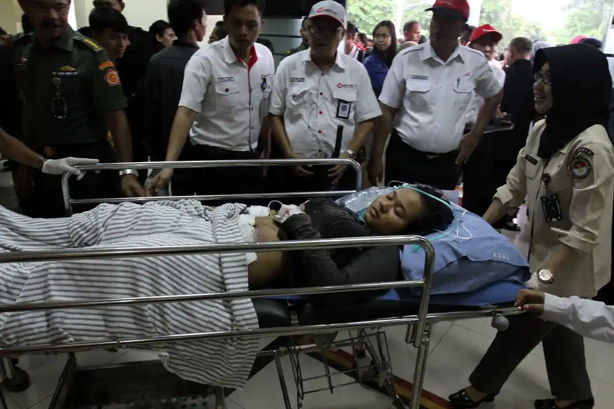 Suami Istri Tunanetra dan Bayinya Selamat Setelah Lompat ke Selokan