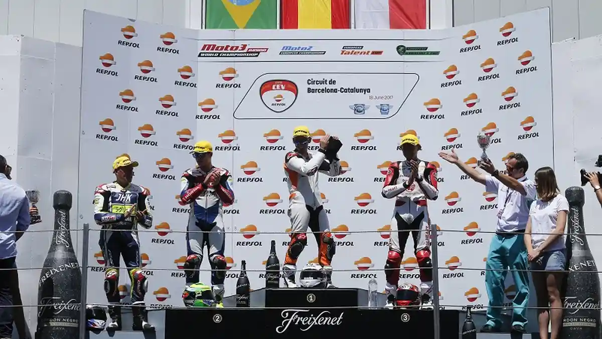 Dimas Ekky Kibarkan Merah Putih Perdana di Ajang CEV Moto2
