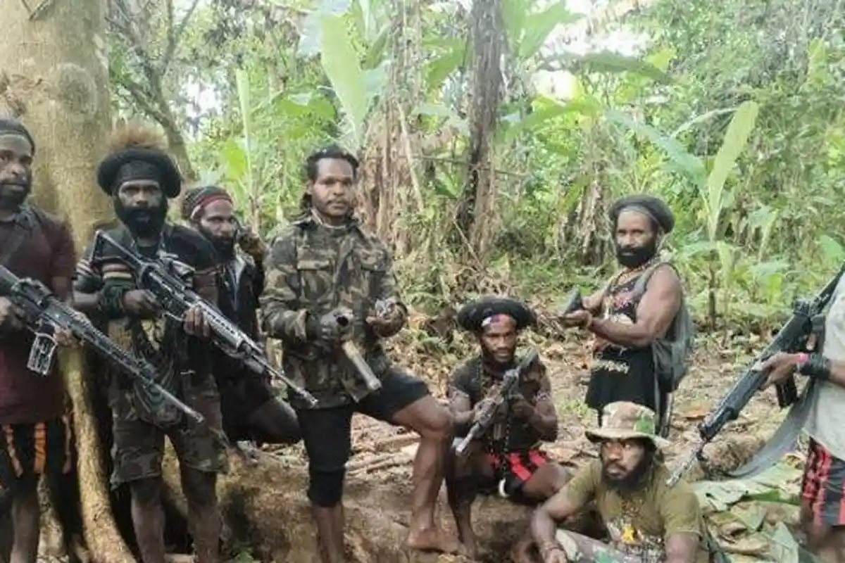 Balas Dendam Gegara Basoka Lawiya Dilumpuhkan, KKB Papua Tembak Pesawat Smart Air