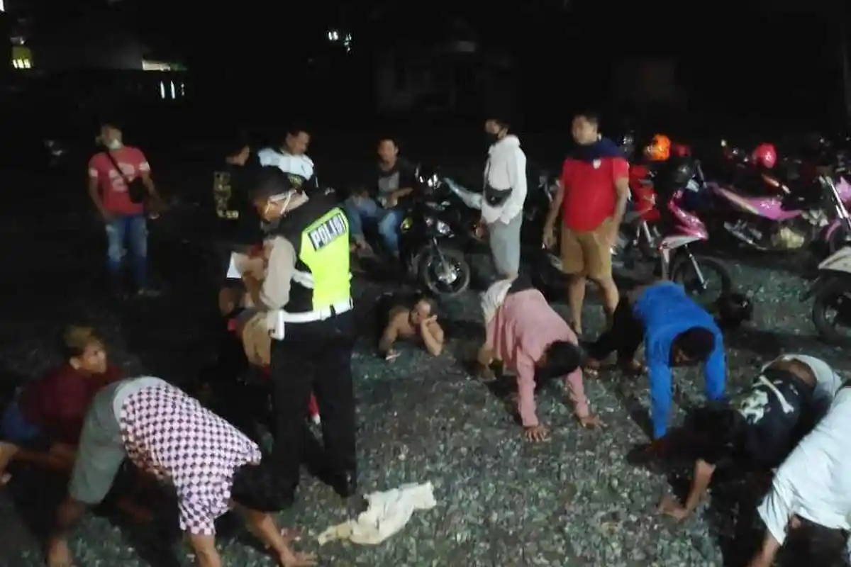 Polres Tanahlaut Bubarkan Balap Liar, 20 Pemuda Tanahlaut Dihukum Push up
