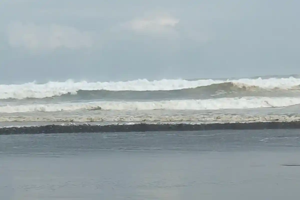 Gelombang Tinggi Masih Hantui Perairan Cilacap dan Kebumen Hingga Selasa Besok