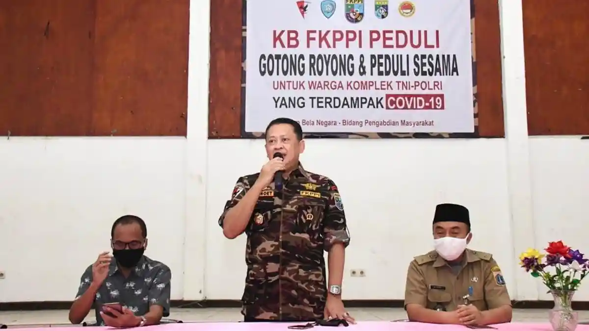 Bamsoet Beri Bantuan ke Keluarga Besar TNI-Polri